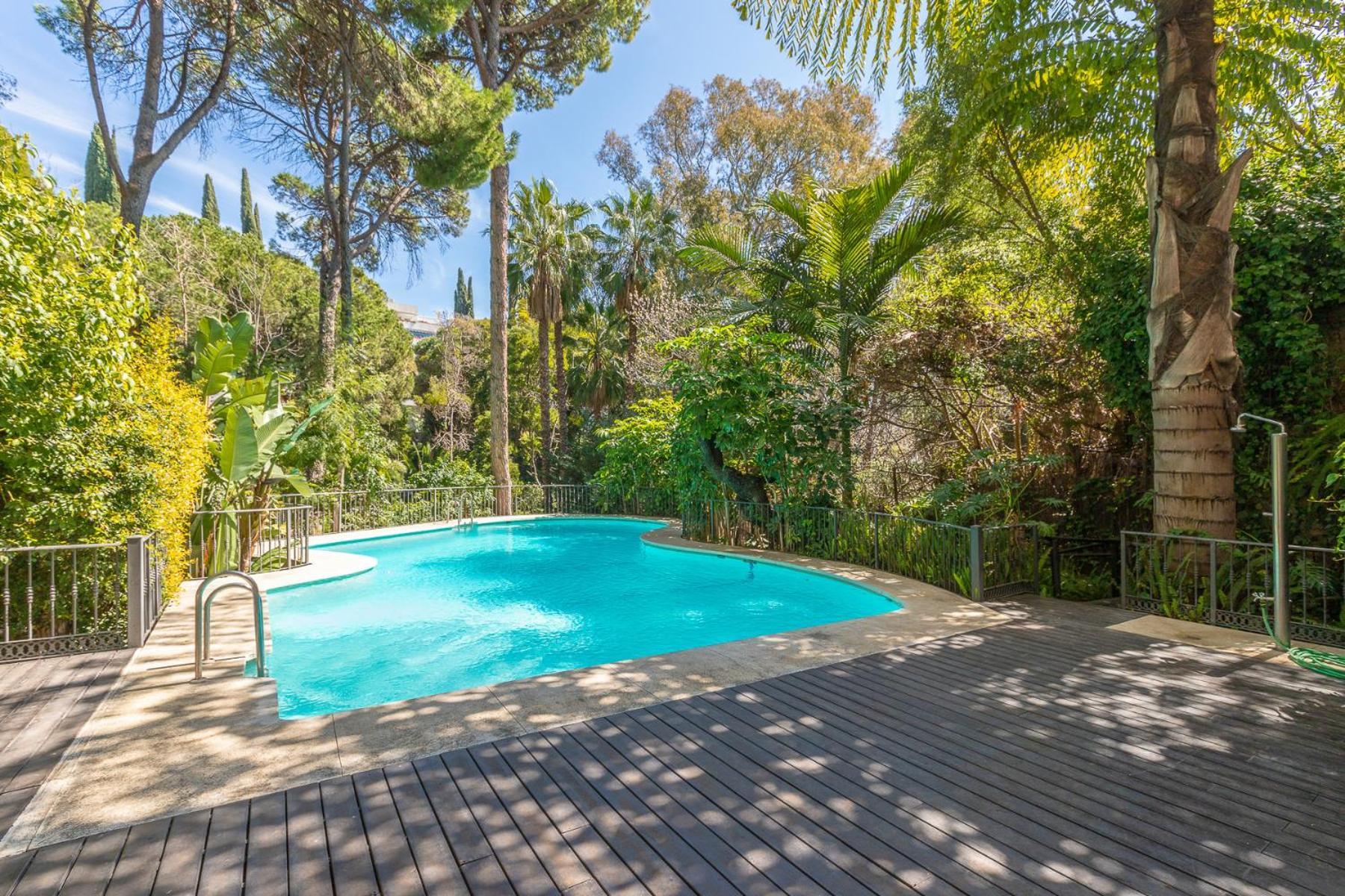 Lujoso Apartamento Con Piscina En Paseo Maritimo Marbella Exterior photo