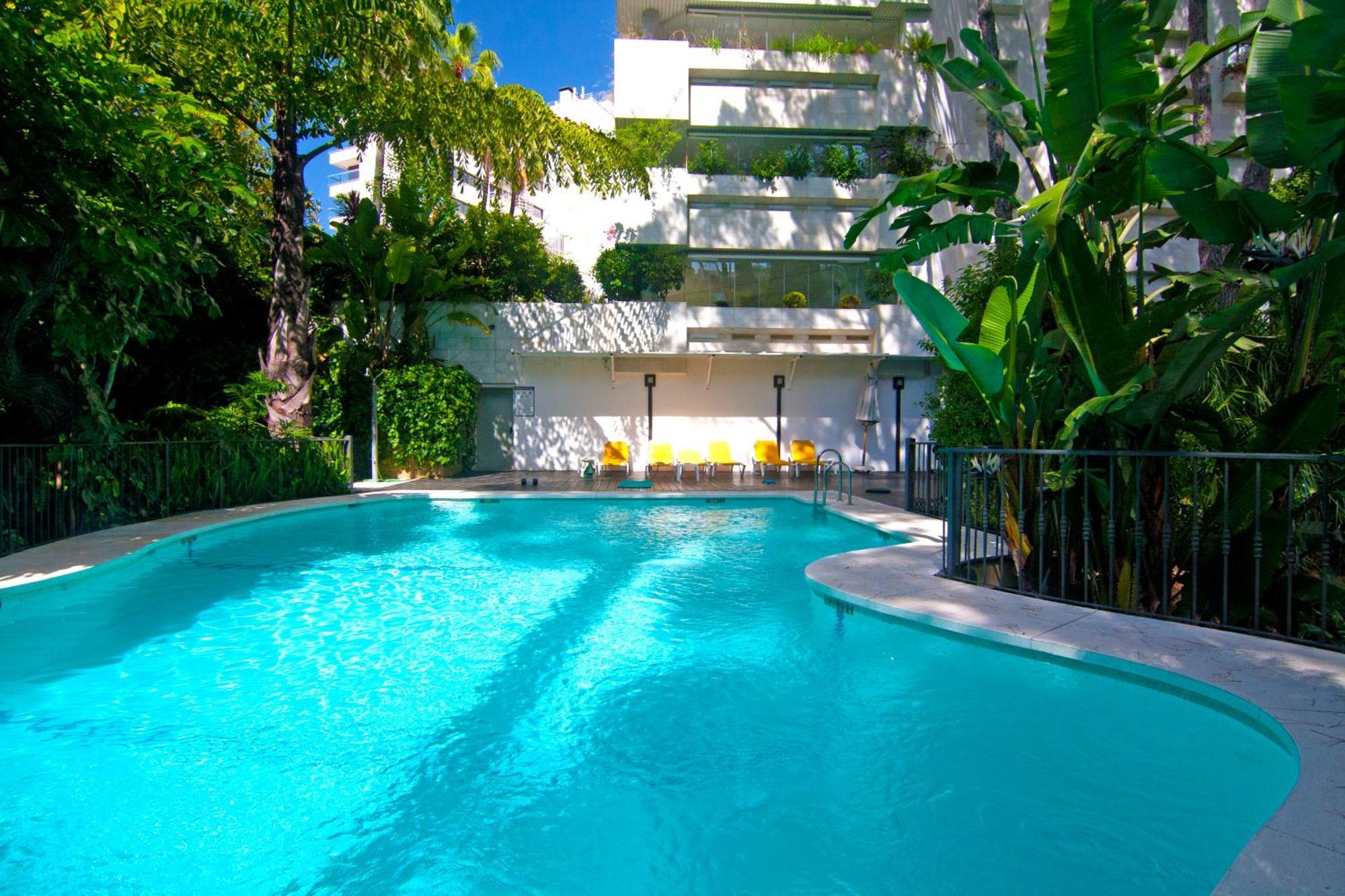 Lujoso Apartamento Con Piscina En Paseo Maritimo Marbella Exterior photo